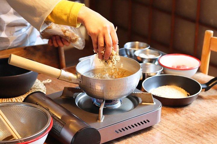 Private Kyoto Market Tour and Authentic Cooking Class with Aki