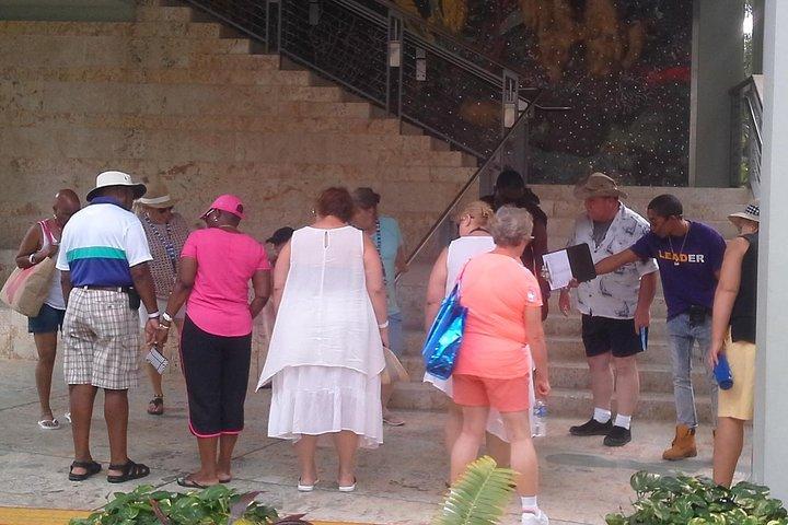 West Bay Sightseeing Tour Plus Seven Mile Beach Visit