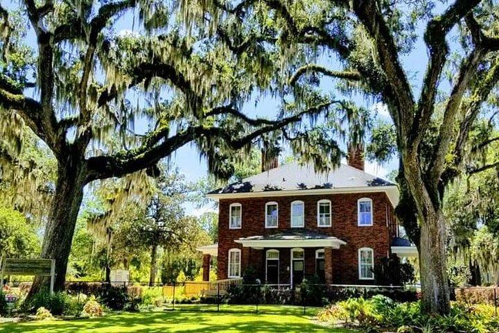 Bonaventure Cemetery Scenic History Art Symbols and Film Tour