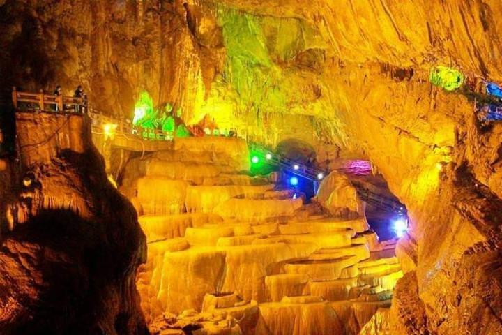 Two-day Kunming Essence Tour including Stone Forest, Jiuxiang Cave and West Hill