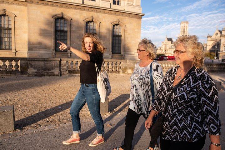 LOUVRE PRIVATE TOUR: Priority Access tickets & Local expert guide