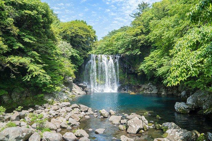 Best 7 day Korea tour in small group with local food experience