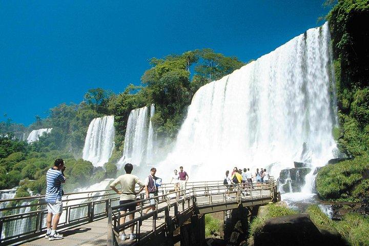 Iguazú Experience in 2 days: Argentine and Brazilian Falls