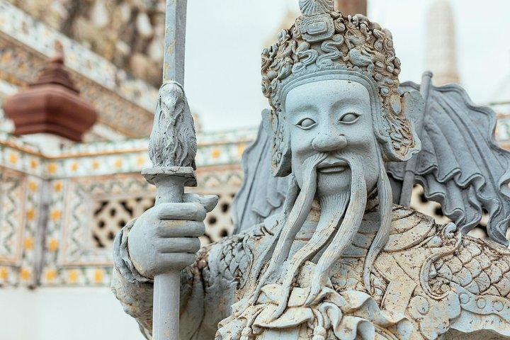 Full Day Bangkok PRIVATE City Tour With Locals - Wat Trimit & Wat Pho tickets