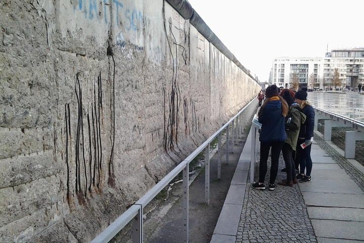 Private Berlin tour by car: 3 hours Highlights > 1 to 6 people