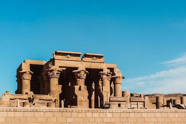Transfer to Luxor from Aswan with 2stops in Komombo& EdfuTemples