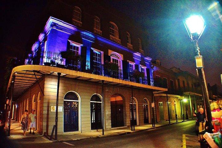 Pub Crawl: French Quarter Drunken Ghost and Vampire Tour