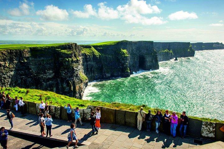 Small Group Cliffs of Moher and Castle Tour from Dublin