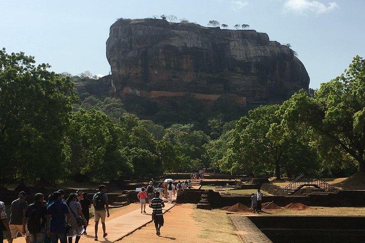 Private tours in Sri Lanka 7 N/8 days for Group of 5-6 people