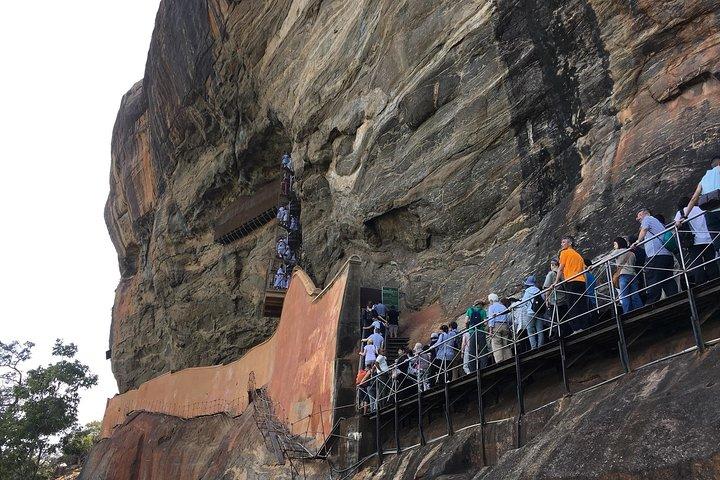 Private tours in Sri Lanka 7 N/8 days for Group of 5-6 people