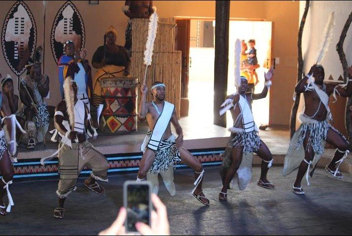 Full-Day Cradle of Human Kind and caves private