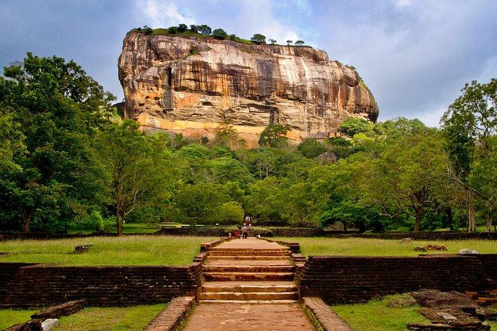 Sigiriya city tour from Negombo & Colombo with traditional Lunch.