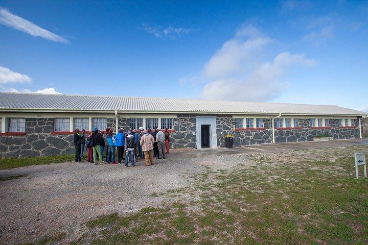 Robben Island & City stops.We confirm tickets by 8h00 am next day