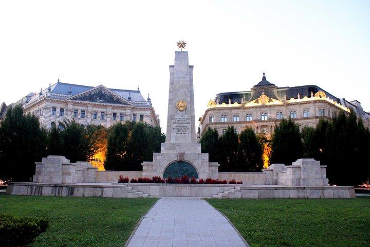 Budapest Night Walking Tour with Danube River Cruise