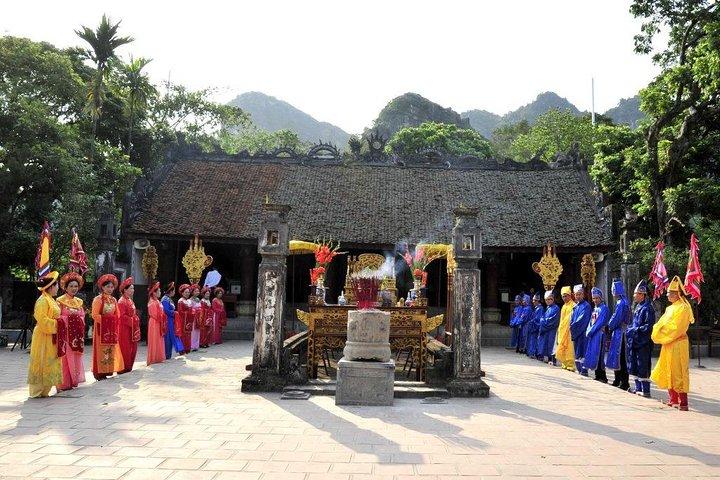 Ninh Binh Full Day Tour From Hanoi: Hoa Lu - Trang An - Mua Cave