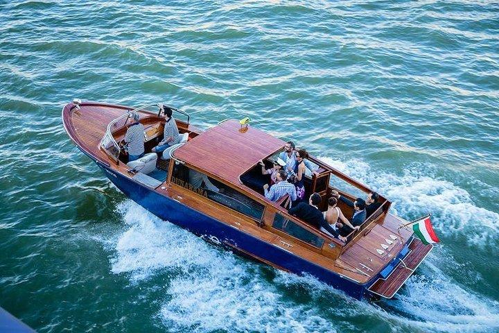 Luxurious, private day cruise with a waterlimousine to Szentendre