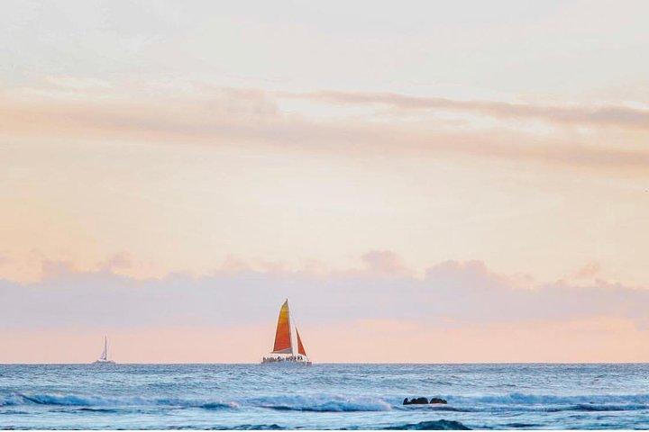 Waikiki: Sunset Cruise from Beach & Cocktail Open Bar | Oahu
