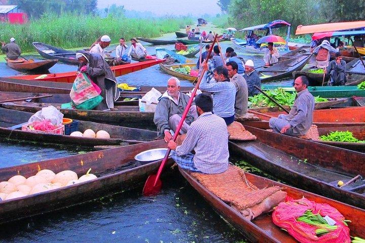 5-Day Kashmir Tour with Private Transfers & Hotel Stay