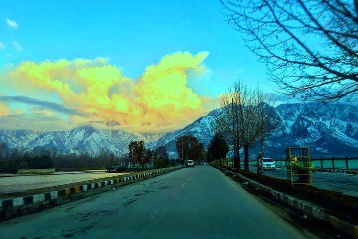 5-Day Kashmir Tour with Private Transfers & Hotel Stay