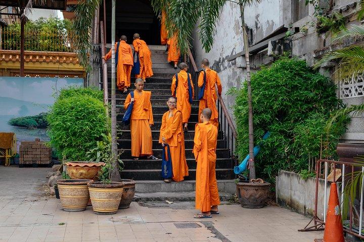 Highlights & Hidden Gems With Locals: Best of Bangkok Private Tour