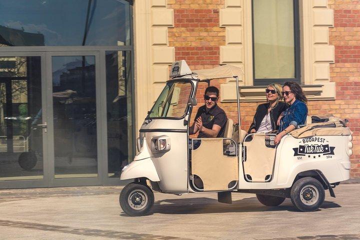 Budapest TukTuk Private Tour with Goulash Soup in the Downtown