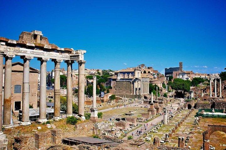 Colosseum with the arena, Roman Forum and Palatine Hill tour