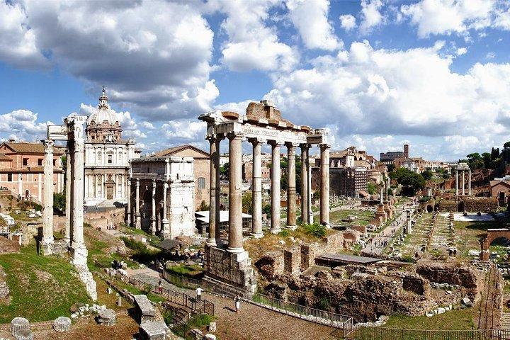 Colosseum with the arena, Roman Forum and Palatine Hill tour