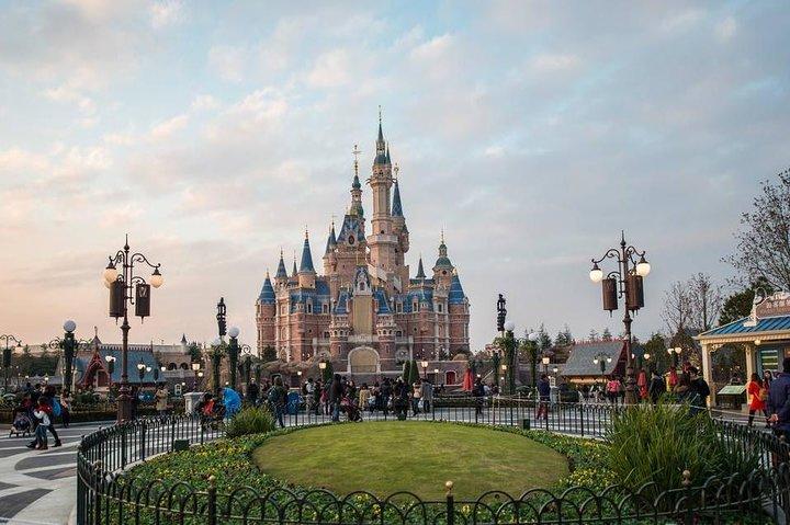 Private Transfer between Shanghai Disneyland and City Area