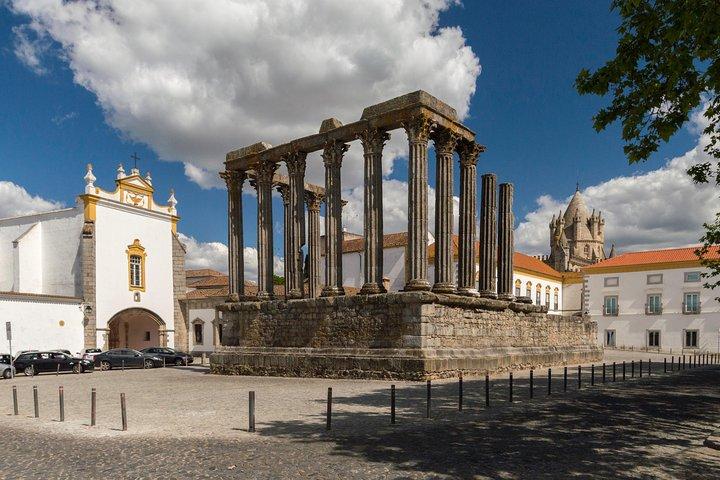 Évora Full Day Private Tour from Lisbon with Lunch and Wine Tasting