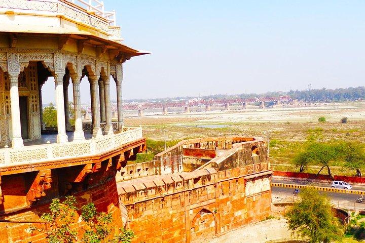 Same Day Taj Mahal and Agra Tour from Pune with Return Flights