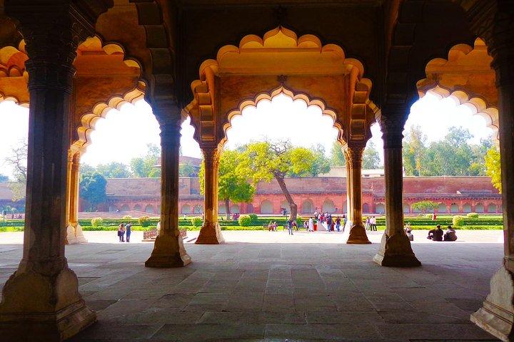 Same Day Taj Mahal and Agra Tour from Pune with Return Flights