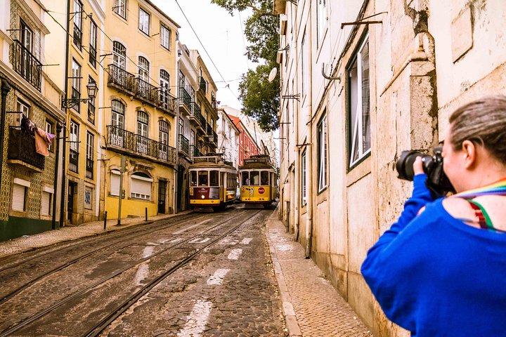 Alfama Photo Walk – Lisbon Photography Experience Led by a Local
