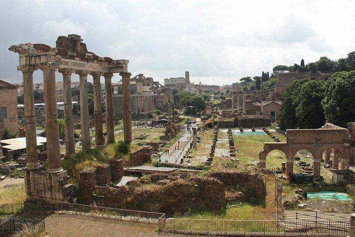 Colosseum Tour with Ancient Rome max 12 people