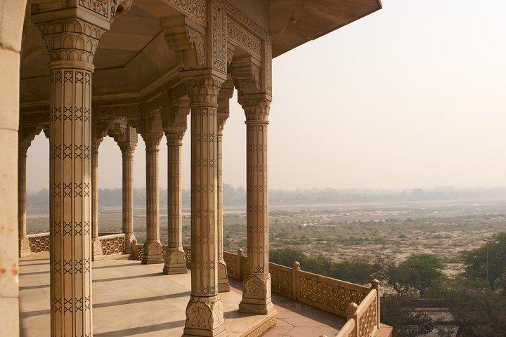 Same Day Taj Mahal and Agra Tour from Pune with Return Flights