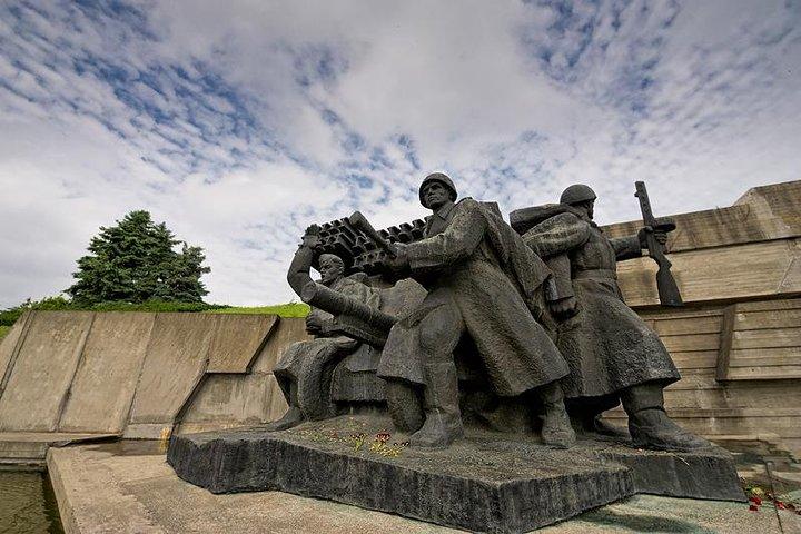Museum of World War II and Mother Motherland Statue Private Tour
