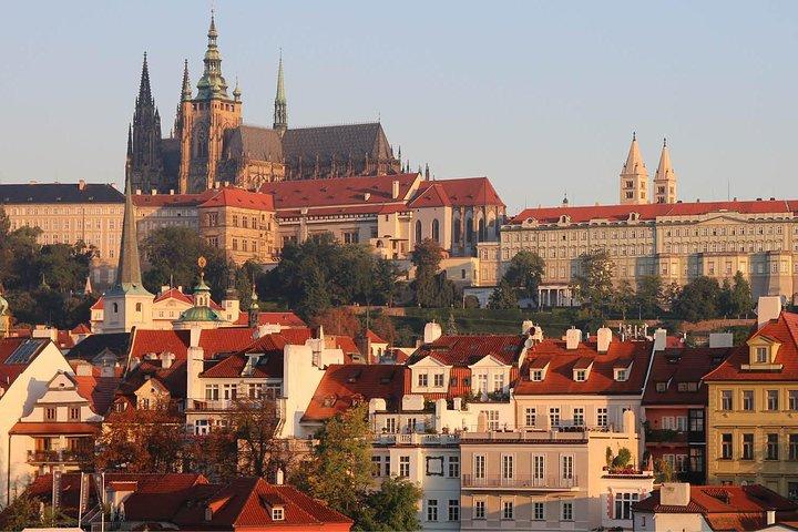 Prague Castle in Spanish, includes tickets and private transport to the Castle