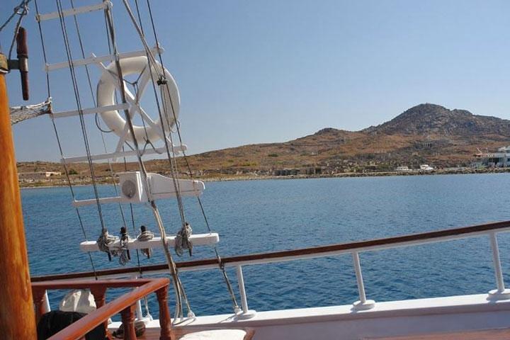 Full-Day Delos and Rhenia Island Cruise from Mykonos