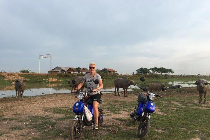 Sunset E-Bike Tour On The Bank of Tonle Sap