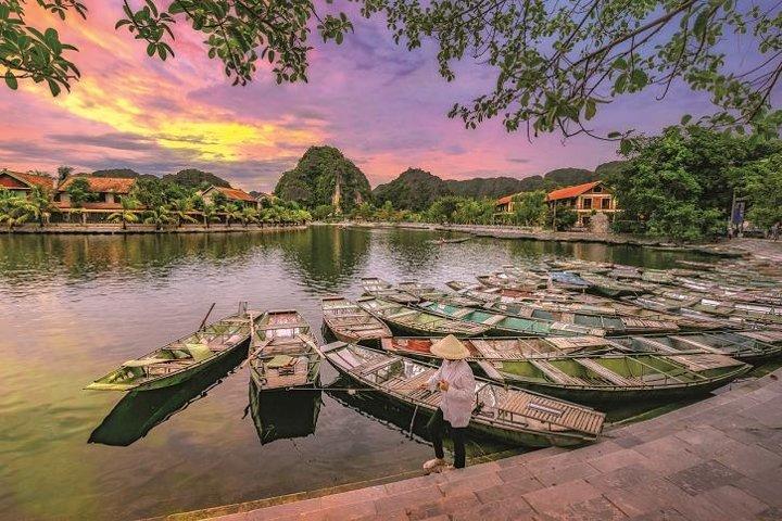 Deluxe Hoa Lu Tam Coc Ninh Binh Day trip new experience transfer by limousine