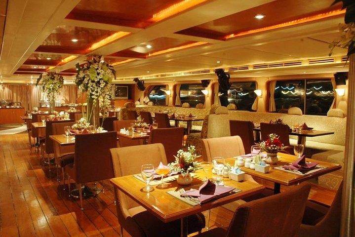 Grand Pearl Bangkok Dinner Cruise with & Hotel Transfer