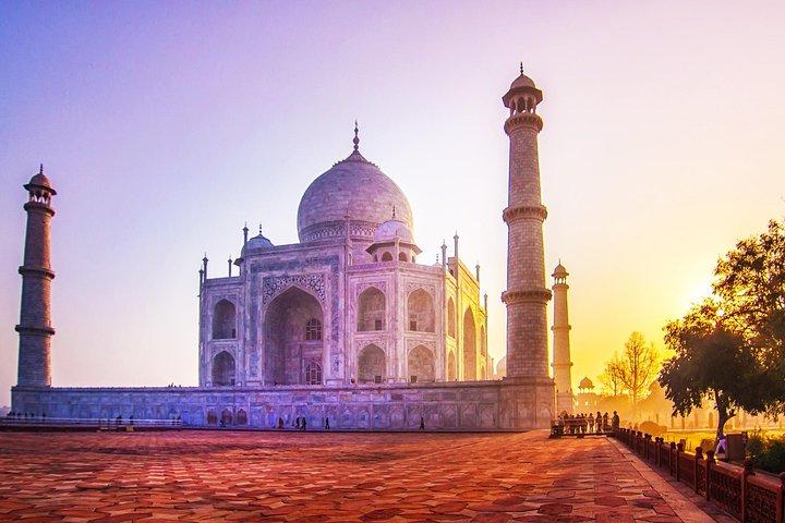 Same Day Taj Mahal and Agra Tour from Ahmedabad with Flights