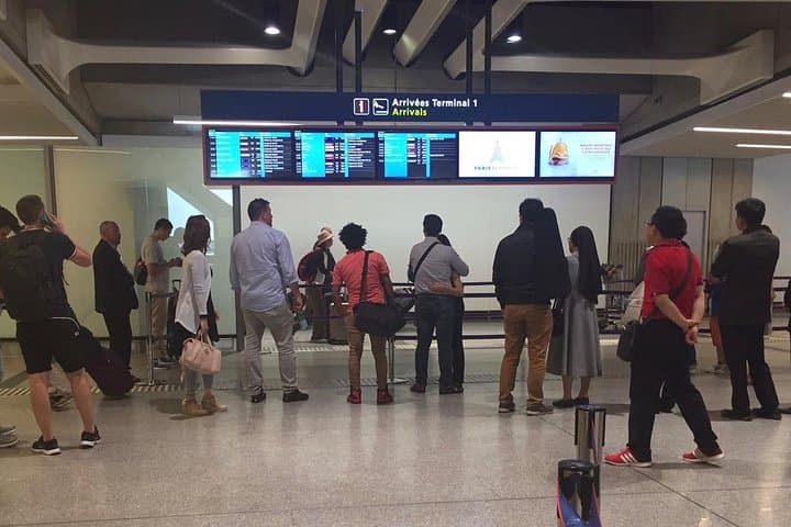 CDG Paris airport transfer in private van