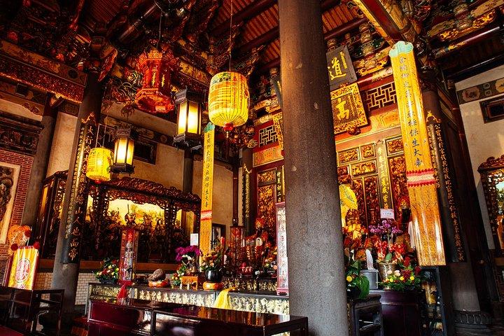 Highlights & Hidden Gems With Locals: Best of Taipei Private Tour