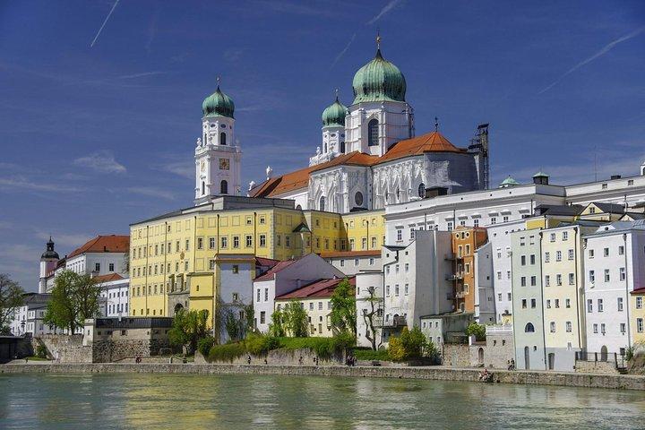 Scenic transfer from Passau to Prague with 2-hours guided tour of Cesky Krumlov