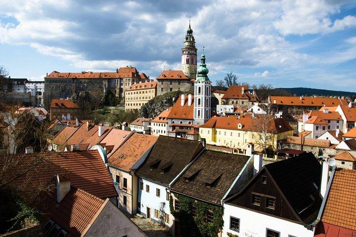 Scenic transfer from Passau to Prague with 2-hours guided tour of Cesky Krumlov