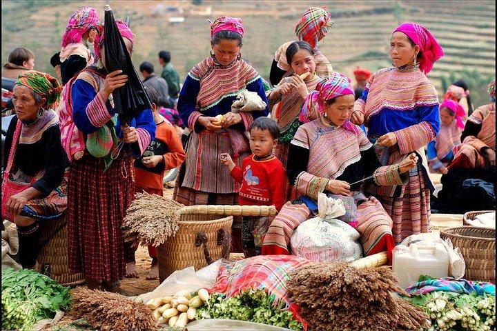 3-day Sapa trekking and Bac Ha market on Sunday