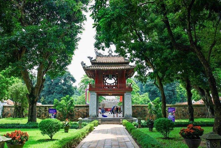 Private Tour: Hanoi City Full-Day Tour with Train Street Visit