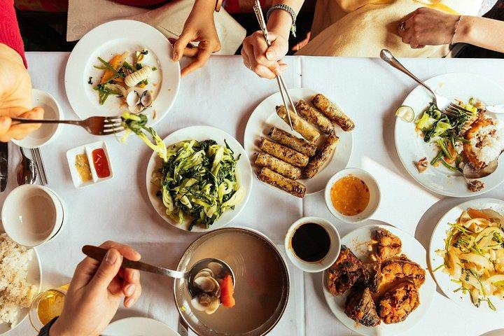 The 10 Tastings of Hanoi With Locals: Private Street Food Tour