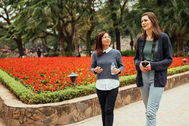 Highlights & Hidden Gems With Locals: Best of Hanoi Private Tour