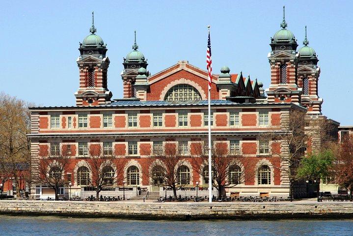 Statue of Liberty & Ellis Island - Exclusive Guided Tour